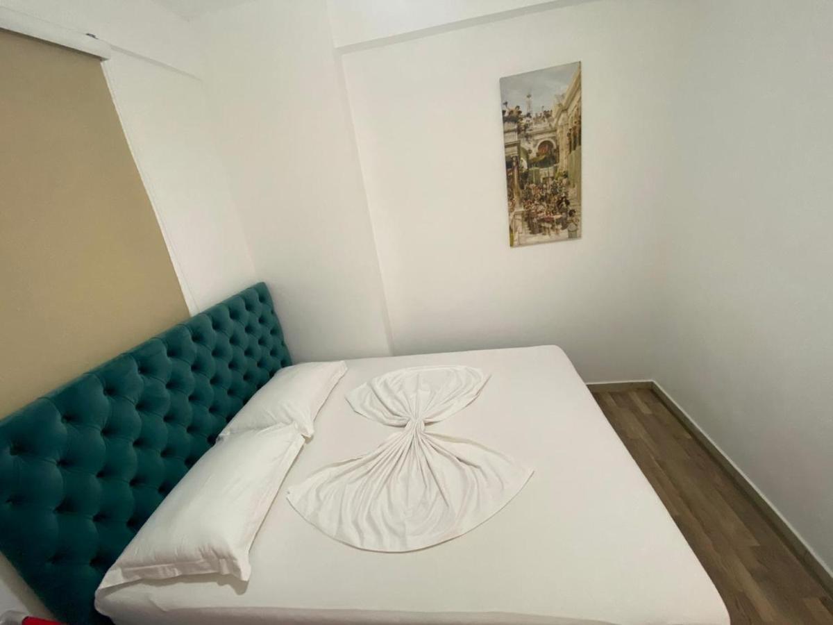 Rock Apartments Sarandë Esterno foto