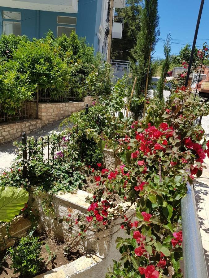 Rock Apartments Sarandë Esterno foto