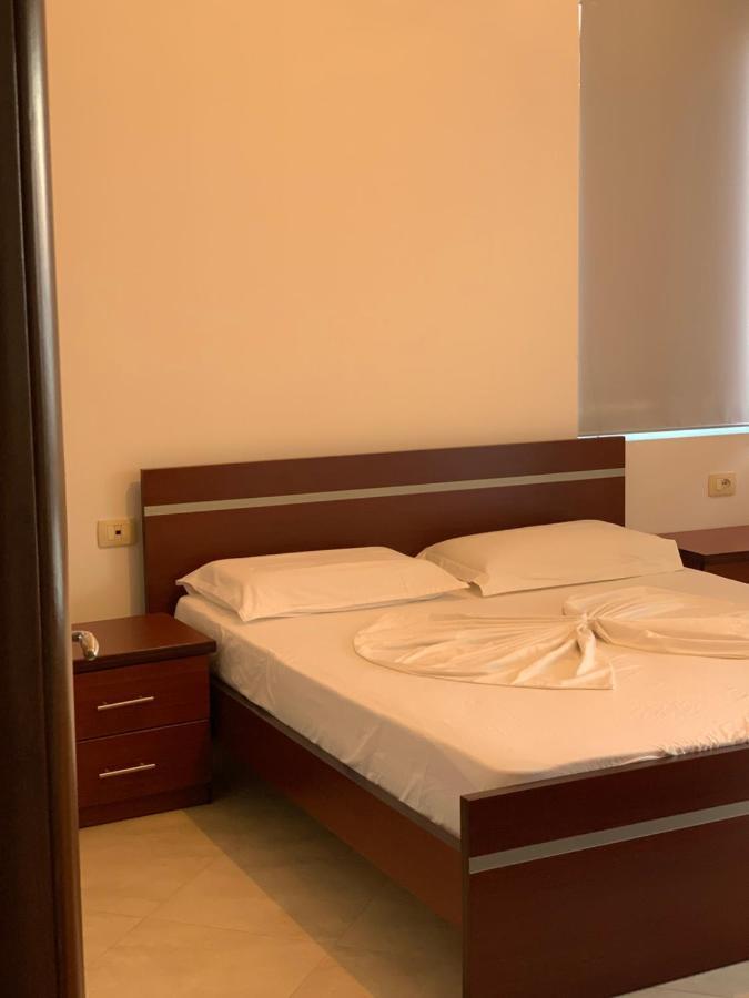 Rock Apartments Sarandë Esterno foto